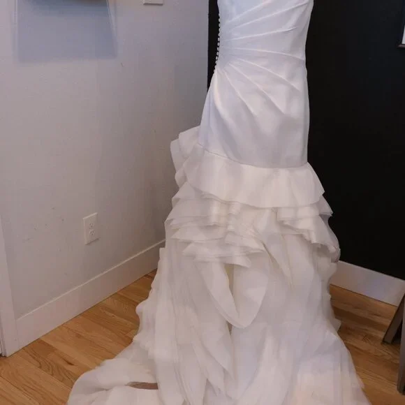 White by Vera Wang One Shoulder Organza waterfall wedding gown - Picture 9 of 12